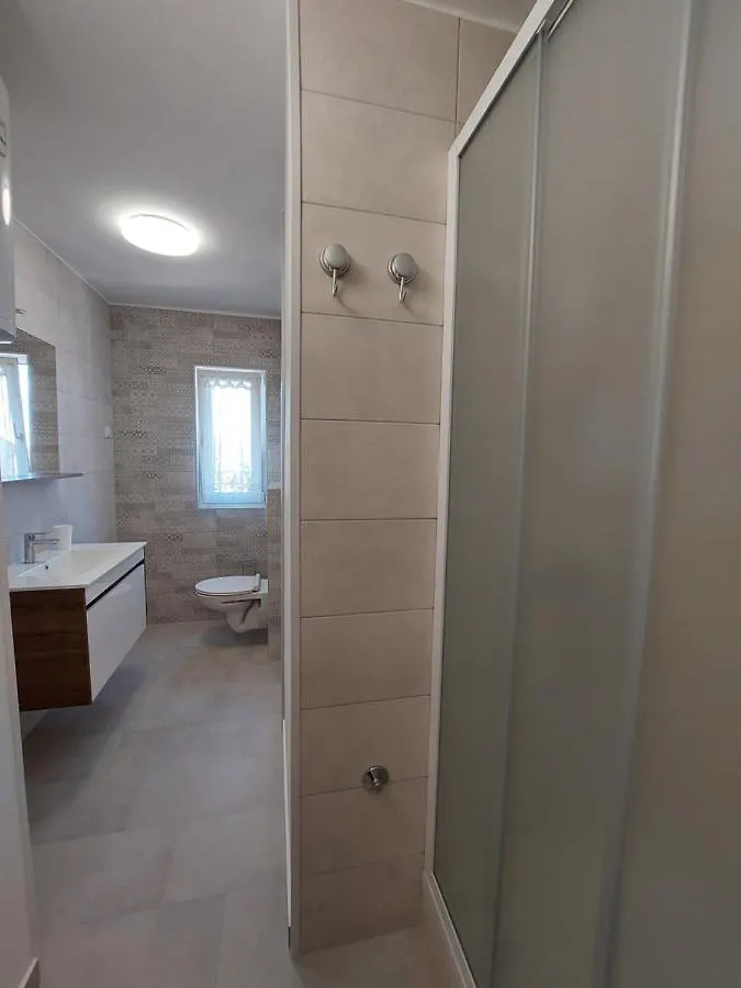 Apartments Velinka Mundanije