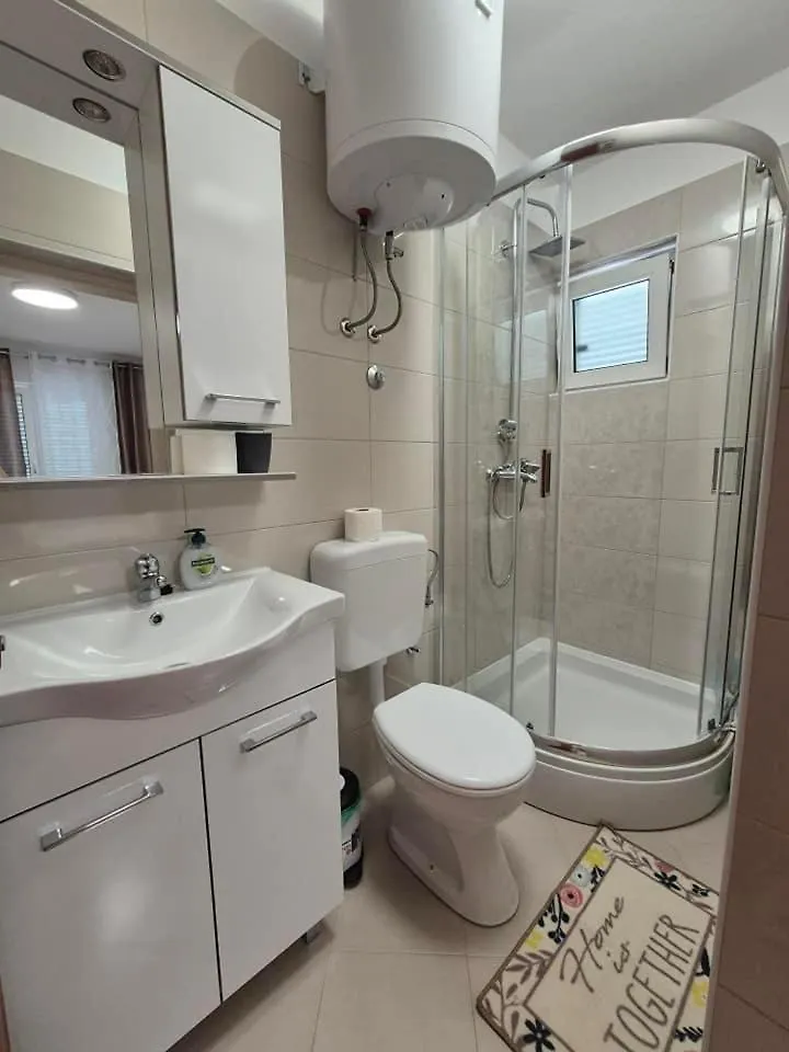 Apartments Velinka Mundanije 0*,  Croatia
