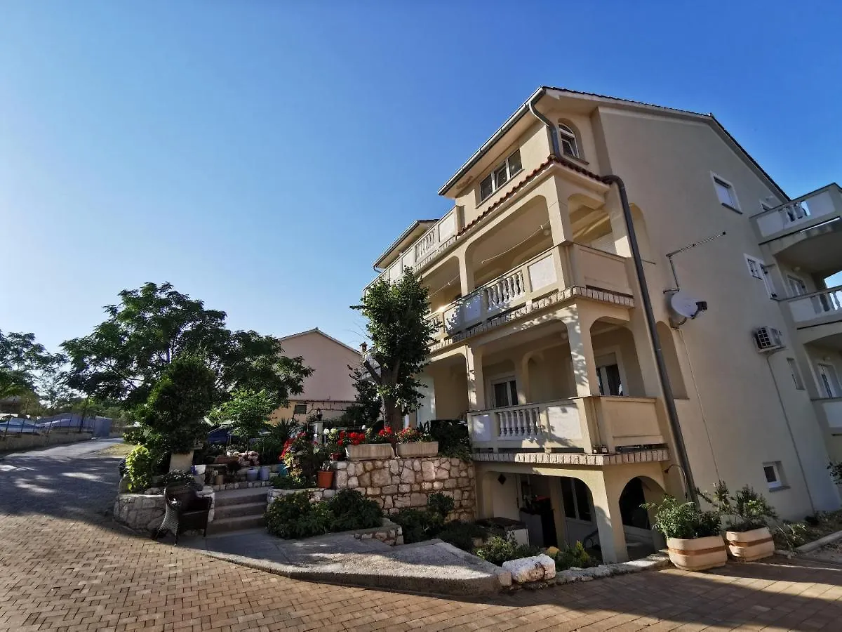 Apartments Velinka Mundanije Croazia