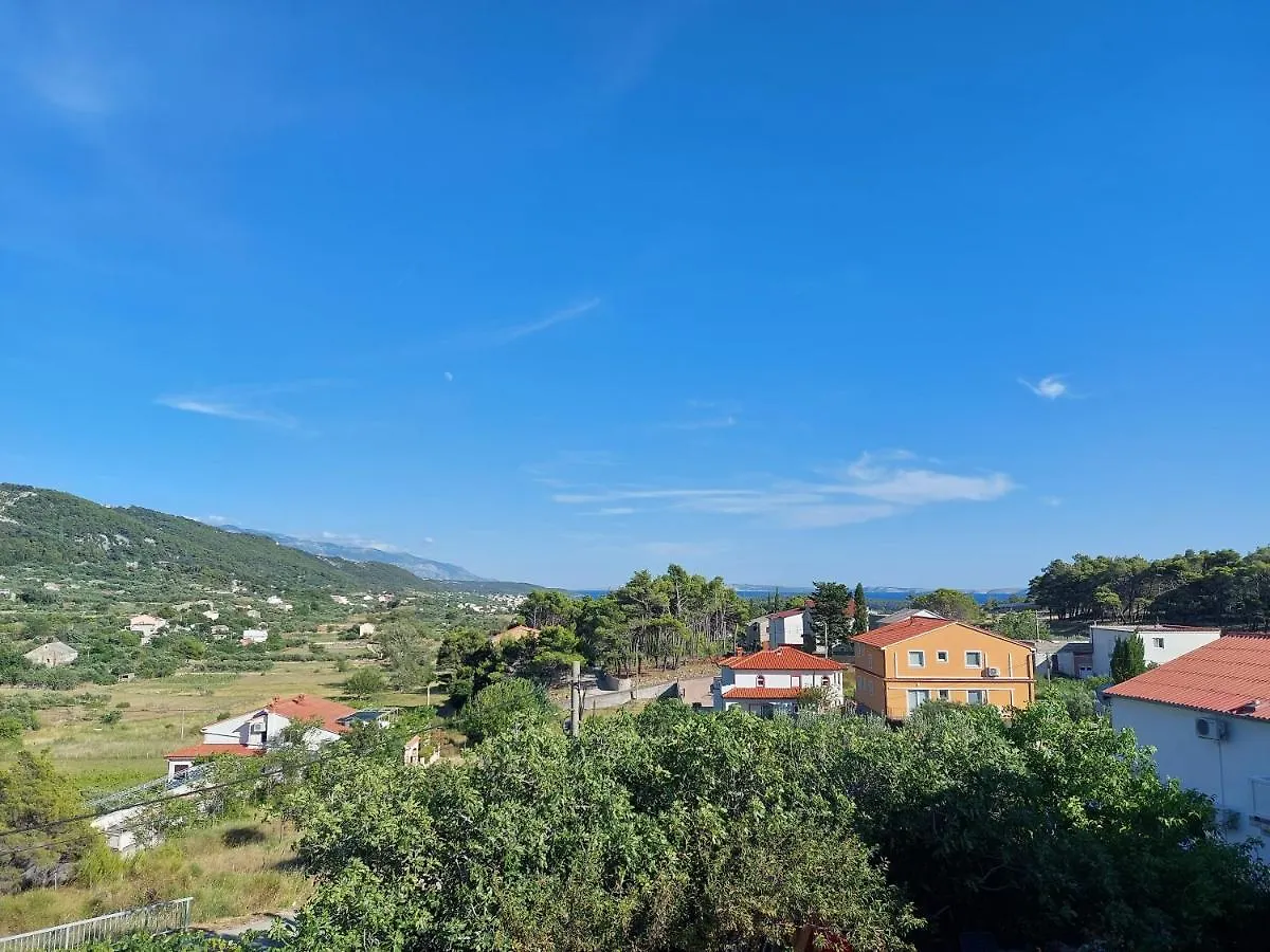 Apartments Velinka Mundanije
