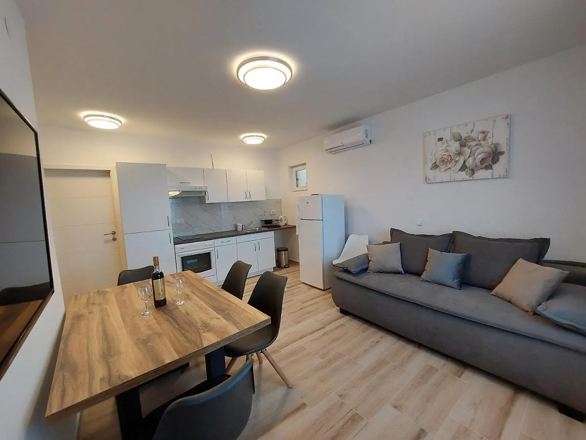 Apartments Velinka Mundanije Croatia