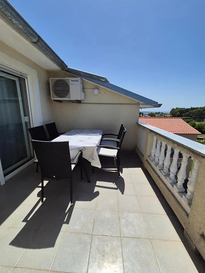Apartments Velinka Mundanije
