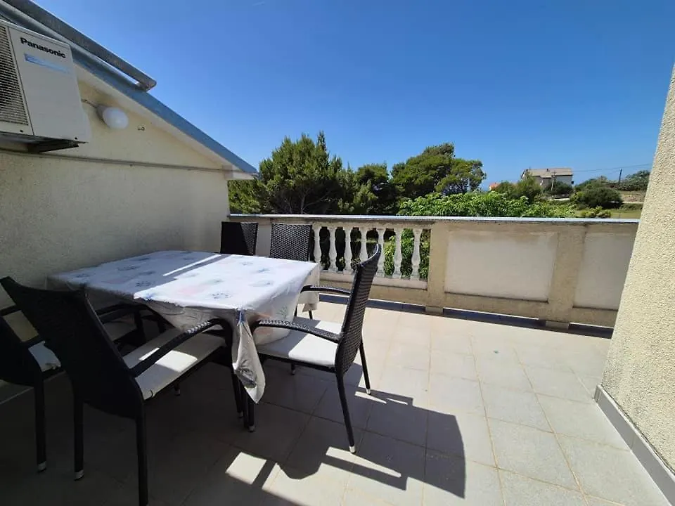Apartments Velinka Mundanije Croazia