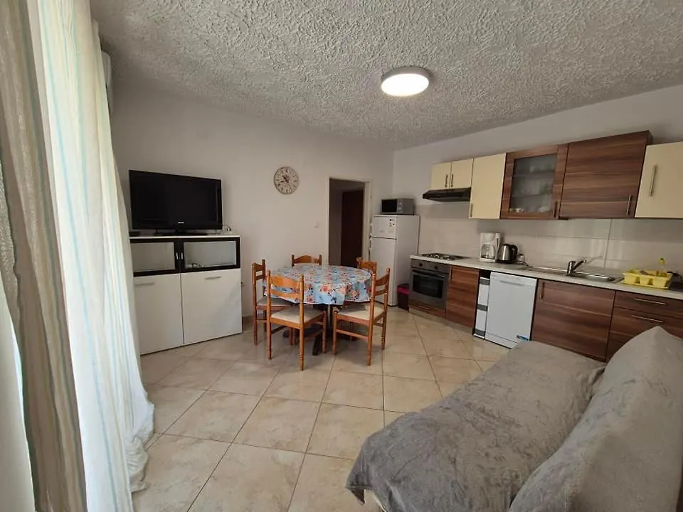 Apartments Velinka Mundanije