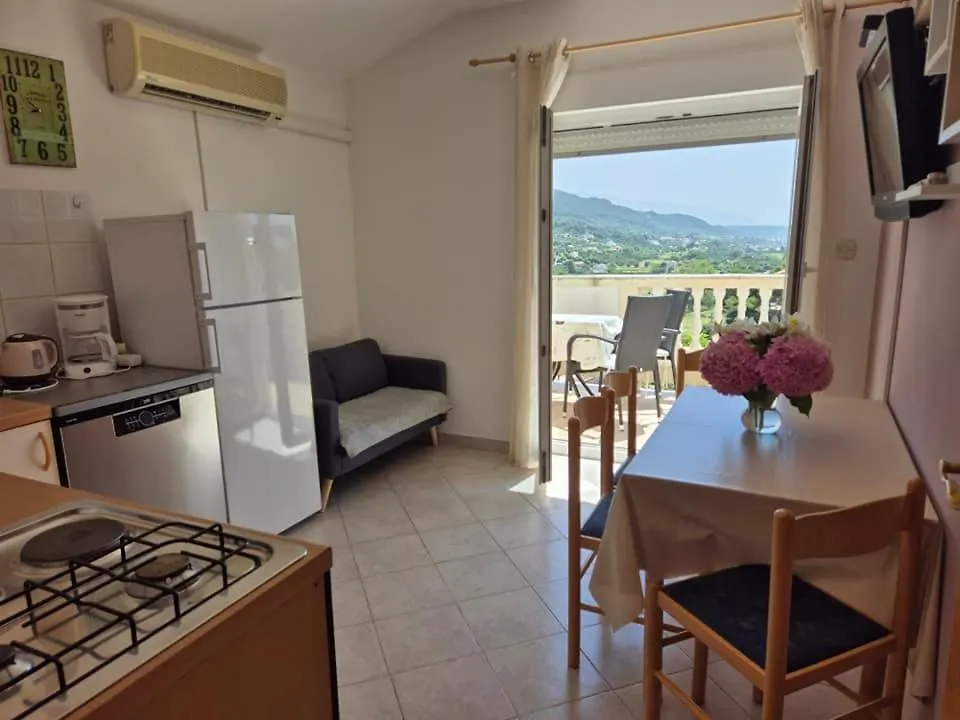 Apartments Velinka Mundanije