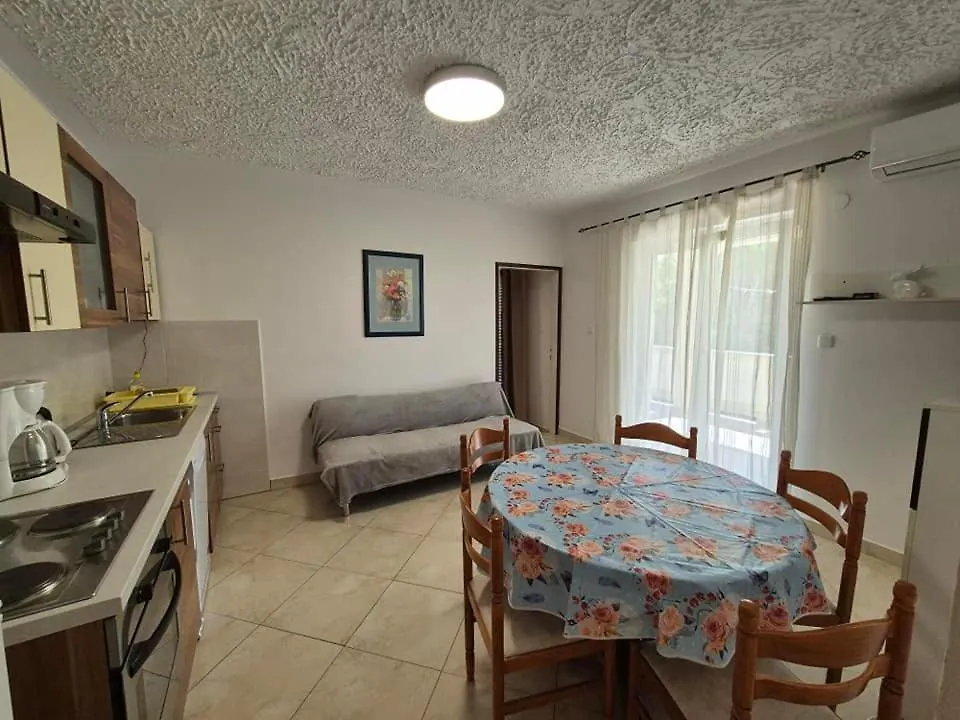 Apartments Velinka Mundanije